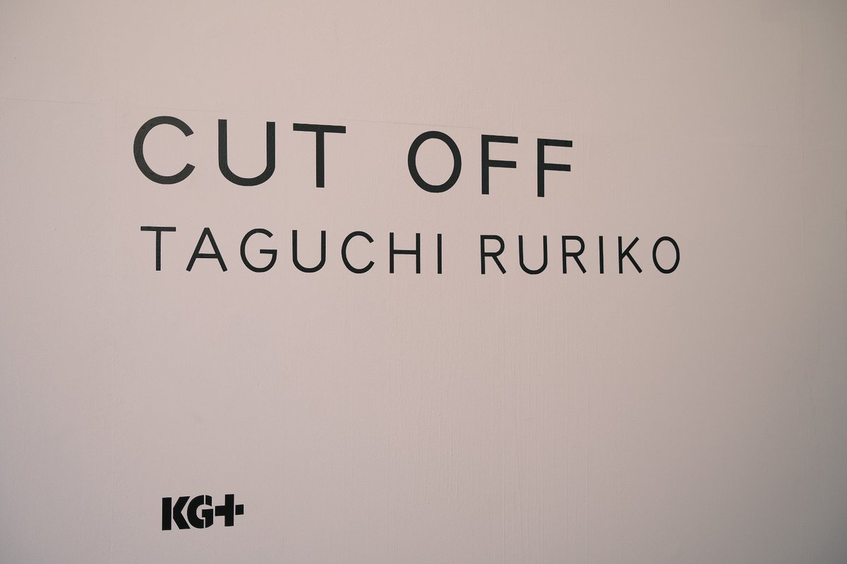 jin2_1110's tweet photo. 田口るり子さんの『CUT OFF』見てきました。2020年に東京目黒で開催されている時から気になってた写真展。
コロナ禍の中の憂鬱と解放。モノクロの表現力が本当にスゴいと思います。ご本人さん凄く気さくな方でしたよ。興味のある方は是非！！
#田口るり子 
#cutoff
#kyotographie 
#kyotographie2022 https://t.co/y7HM6XwEVF