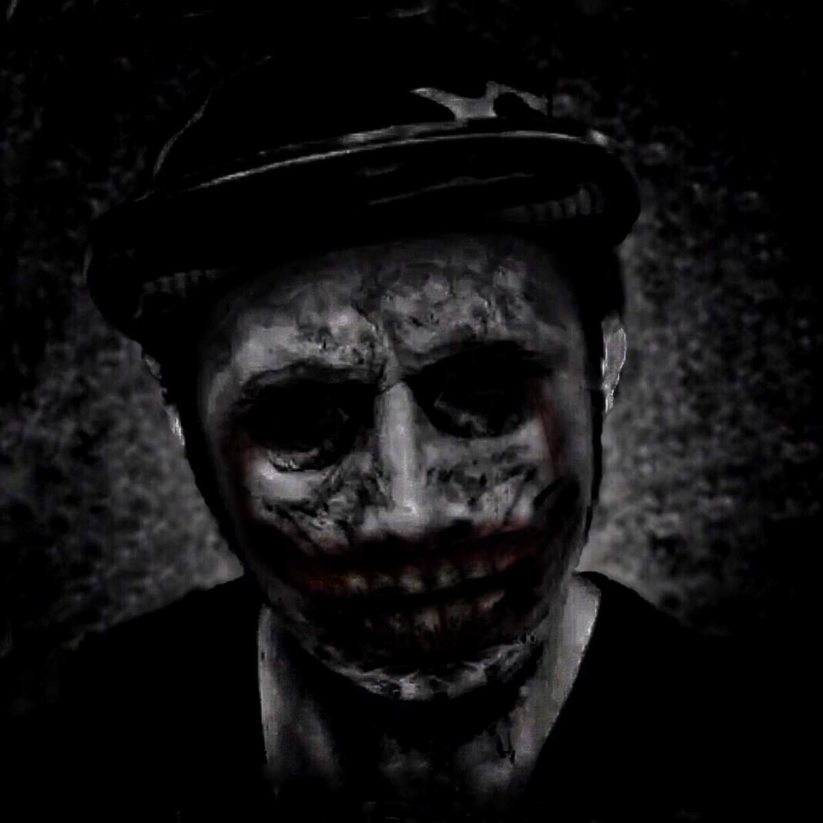 Chapter 1 : Knock Knock Knock

It's behind the door...... 

006 : Psycho.. Smile III    0.013 $ETH

6th night : You look at this, can you see my smile? 
I'm a cheerful person You still don't believe me?

Story from the Dark. #8mm #filmnoir

opensea.io/assets/0x495f9…