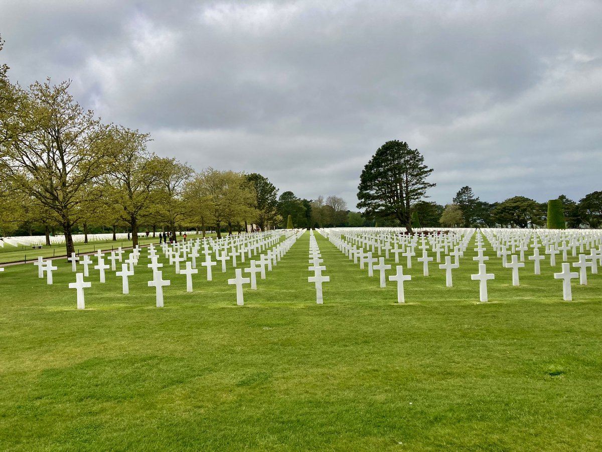 Goedemorgen! Vorige week een indrukwekkend bezoek gebracht aan Normandy American Cementery nabij #Omahabeach #Frankrijk. Hier liggen veel jonge mensen die hun leven gaven voor onze vrijheid! Ik ben op 4 mei 2 minuten stil! Jij toch ook? #4mei #2minutenstil @Comite4en5mei