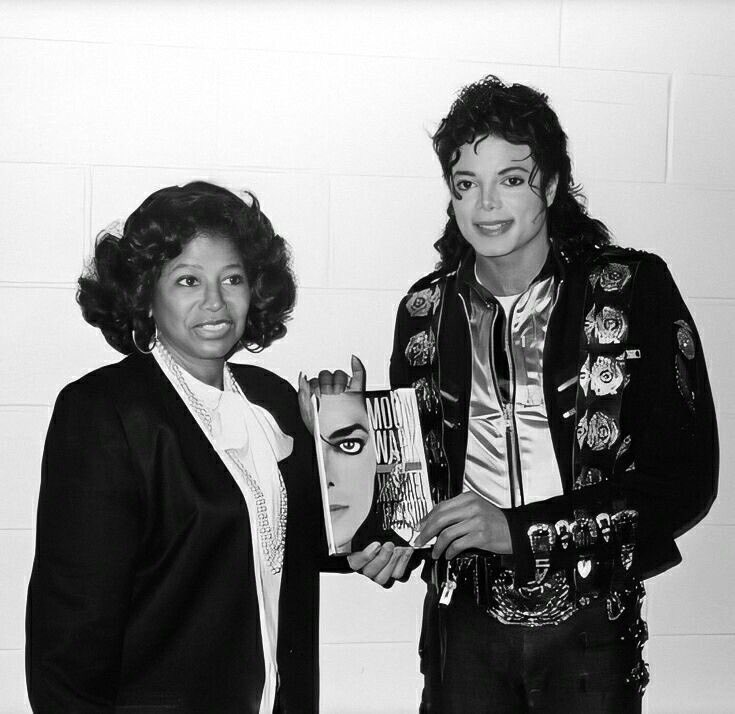 Happy 92th birthday to the beautiful Katherine Jackson!  