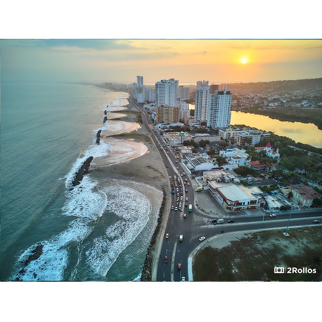 2Rollos's tweet photo. Amanecer en la Bahía de Cartagena @2rollos 📸 
#fotografia #cartagena #2rollos #cartagenadeindias #mavicmini2 #nationalgeographic https://t.co/GhbOr8Sejh