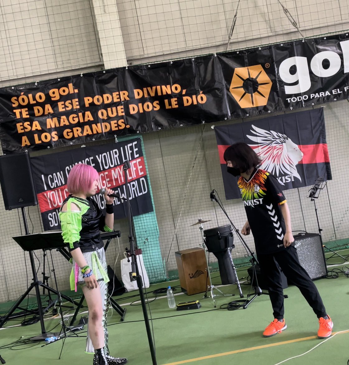 Cyo_FUN_KIST's tweet photo. FUNKIST CUP 2022
音楽とサッカーの祭典!
めちゃくちゃ最高でした⚽✨
球舞Marco.さんと
CHO-1さんの解説も
分かりやすく楽しくて最高で!
選手の皆さん
スタッフの皆さん
会場のJOFUTSALBASE IRUMAの皆さんありがとうございました!!
#FUNKISTCUP
supported by
@gol_deportes @abiles_official https://t.co/WKRCshOW1M