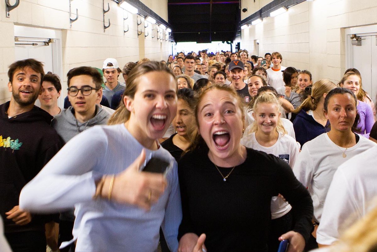 ProfJimRyan's tweet photo. What a terrific way to start the morning and mark the end of classes today. My thanks to the 550 4th year students who came out for our largest #RunWithJim yet, starting at Scott Stadium and ending at the Rotunda. https://t.co/madmsjHqSm