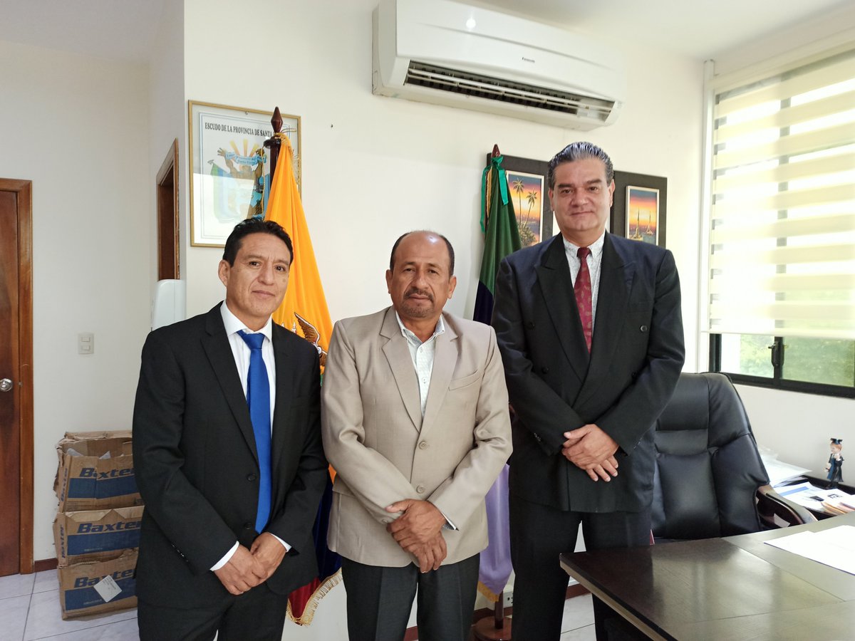 gobersantaelena's tweet photo. El gobernador Fulton Anchundia recibió en audiencia a los representantes del Proyecto Turístico Inmobiliario #CiudadDelPacifico, Ing. Washington Tixi e Ing Paúl Salamanca. Plan que potenciará el desarrollo turístico y económico en el sector de #Engunga, zona sur de la provincia. https://t.co/XuWPfvi6HC