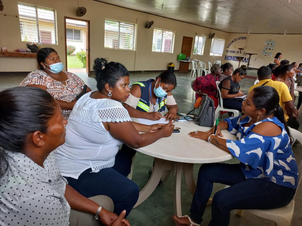 CONADEH's tweet photo. Equipo de Trabajo de la Oficina Departamental de Gracias a Dios del #CONADEH, participó en Taller sobre procesos de Género auspiciado por #PIAH, en el municipio de Puerto Lempira, Gracias a Dios. https://t.co/EFs5jRS9rD