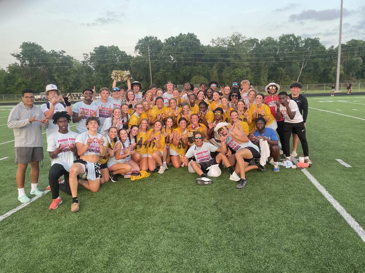FosterHSNews's tweet photo. 2022 Powder Puff Champs....Juniors!!! https://t.co/lscWe35ZcW