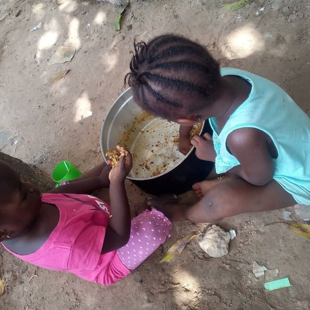 bubabahfulo's tweet photo. We really need a good 👍 people who can afford us we need something to eat please anyone 🙏🙏🙏😭😭😭😭😭😭😭😭😭😭😭😭 https://t.co/2LnynSeBd3