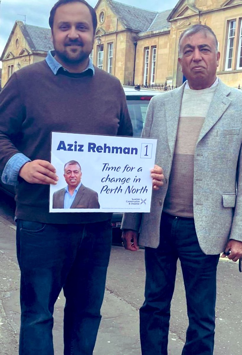 AzizPerth's tweet photo. local business man Mr Junaid showing his support for @AzizPerth 
by voting @ScotTories on 5th May (thursday )
you are voting for a better future, More jobs 
#LocalElections2022 #LocalVoteTory #LocalConservatives https://t.co/YdSRKPEaRy