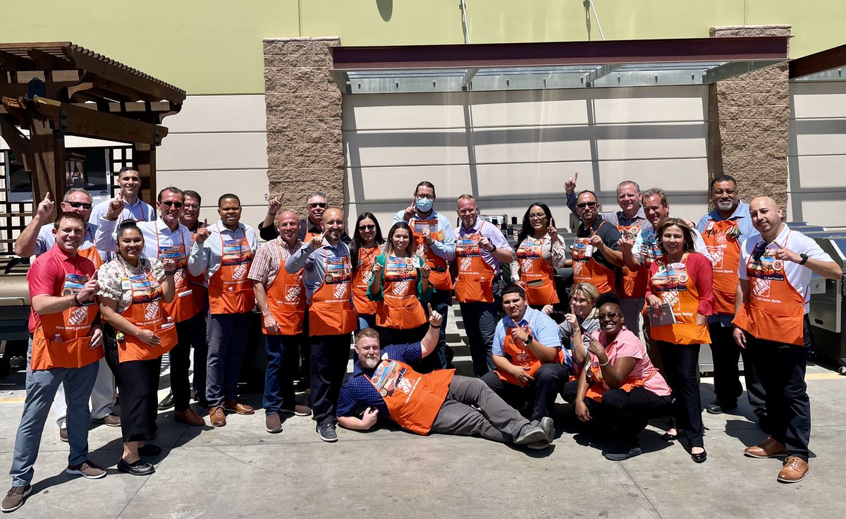Thank you to the divisional, regional, and district staff for allowing us to present our business today! Great job to everyone who participated and helped make this a great walk. You all rock! #pacsouth @chrisberghd @JabarrBean @Steven_Mousseau @LindaDelgadoDSM @ngarcia175