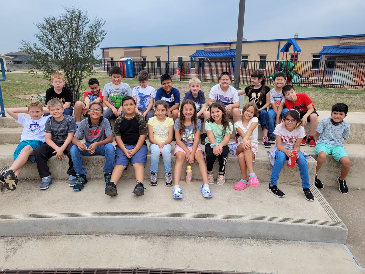 Andrea Zelenak tweet media