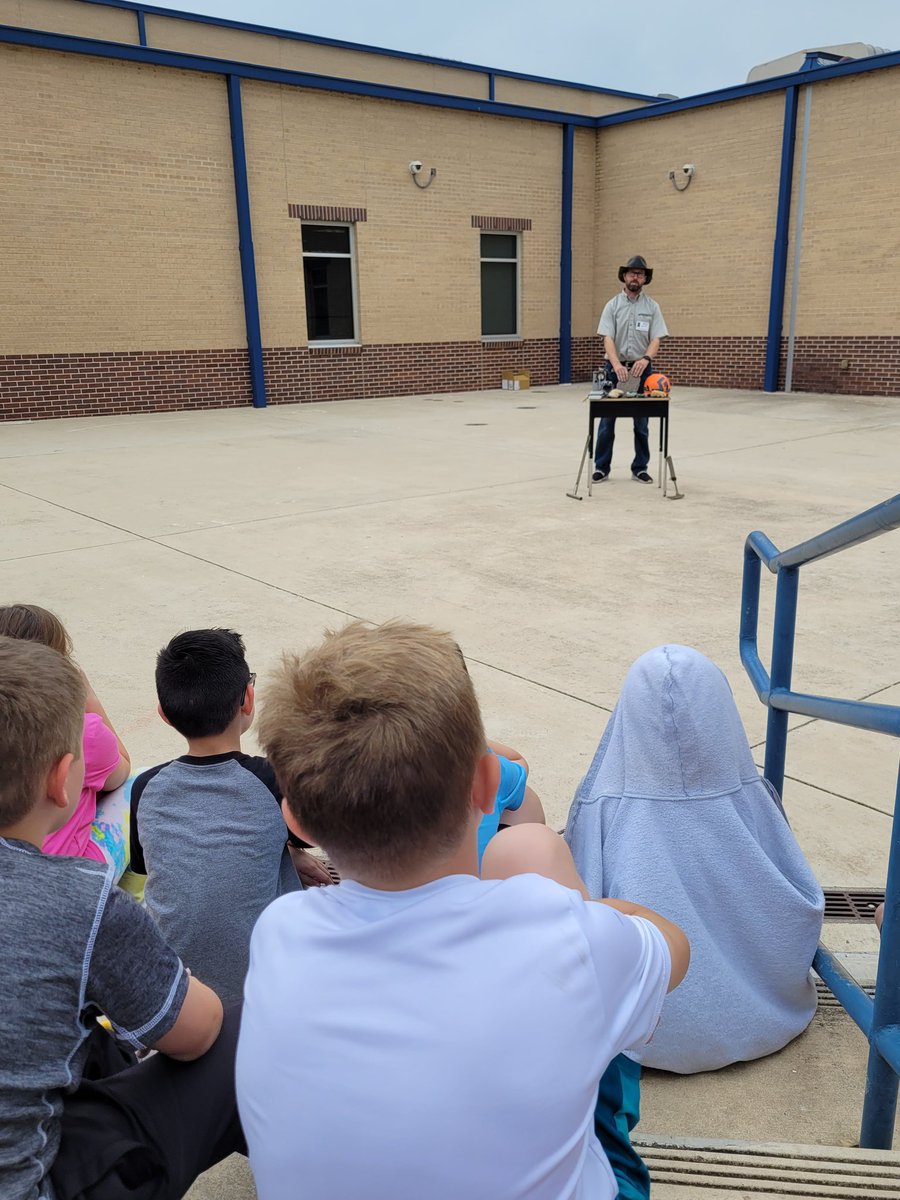 Andrea Zelenak tweet media