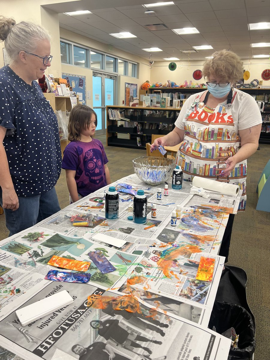 APenaTPF's tweet photo. A FamILY that Plays together Stays together! Fun filled evening at the #PalmettoBranchLibrary 📚 #RemakeDays #SuncoastRemakeDays @RemakeDays @ThePattersonFdn @SuncoastCGLR https://t.co/Jw8zHT6Kc9