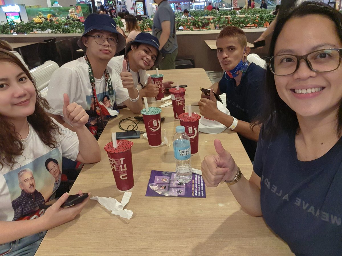 CSHenry4's tweet photo. LOOK: Supporters of Sen. Ping Lacson take a break from their h2h campaigning.
@iampinglacson
@sotto_tito
#MoreThan2%
#PureLove
#WeHaveALeader
#SinongPangGiyeraMo
#HindiSayangAngBotoMo
#SwitchToPing
#PingLacson2022
#TeamLacsonSotto https://t.co/MVeuRIkKLx