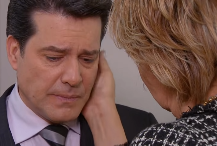 angfammiguel's tweet photo. Y como me quedo viendo esa escena? ❤️❤️ Mas enamorada de mi @MDeLeon_Oficial bello. Como no morir de amores 😍😍
Eso es mi querido Miguel en Amor Secreto de @venevision
#MiguelDeLeón #Novela #AmorSecreto #Venevisión #De2015 https://t.co/IXCrRvV8s0