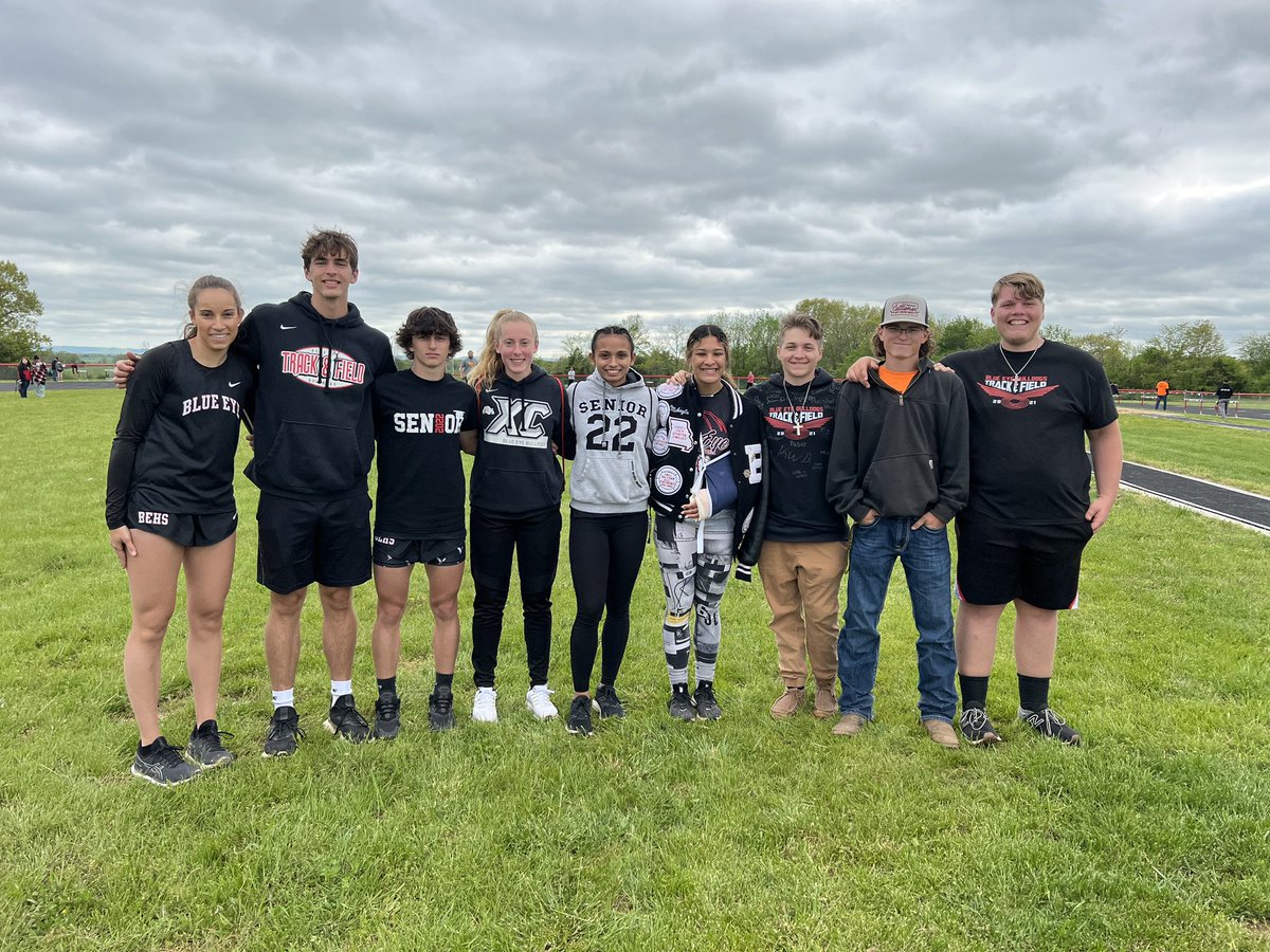We couldn’t have done it without this amazing group of seniors we have that were honored tonight at the SWCL Meet! Thank you for all of your hard work! 💪🏻🏆