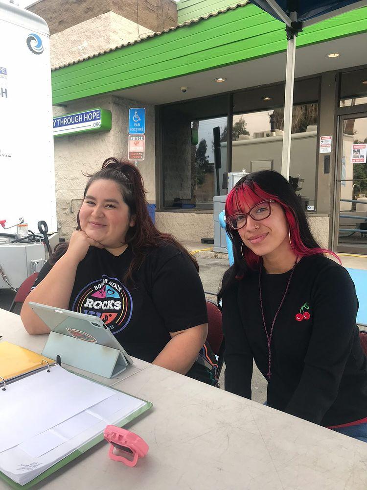 CTH465's tweet image. Celebrating having provided 500+ showers 🚿  through #ProjectReFresh Tuesday. We also started our #ProjectLeadership internship program this week and gave out backpacks 🎒. An item essential for the unsheltered to keep a hold of important paperwork and remain mobile.