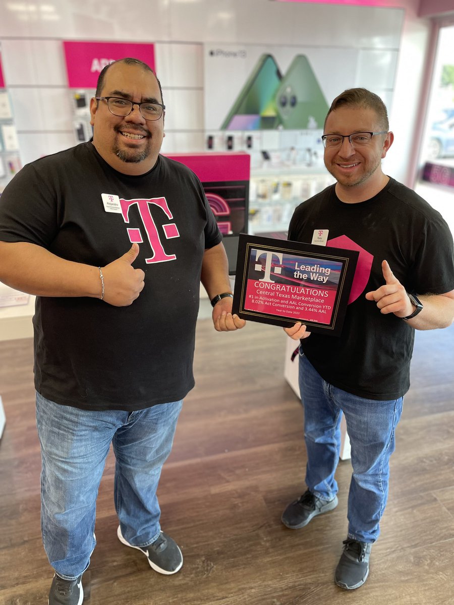 tonyvasquezjr88's tweet image. It’s always great to have your boss @WillOrtiz85 come to visit and recognize the TEAM for our best in class conversion in our Market YTD!! Come check out the #ConversionKings @TMobile in the #WacoMarketplace #NorthTexasSMRA #Team