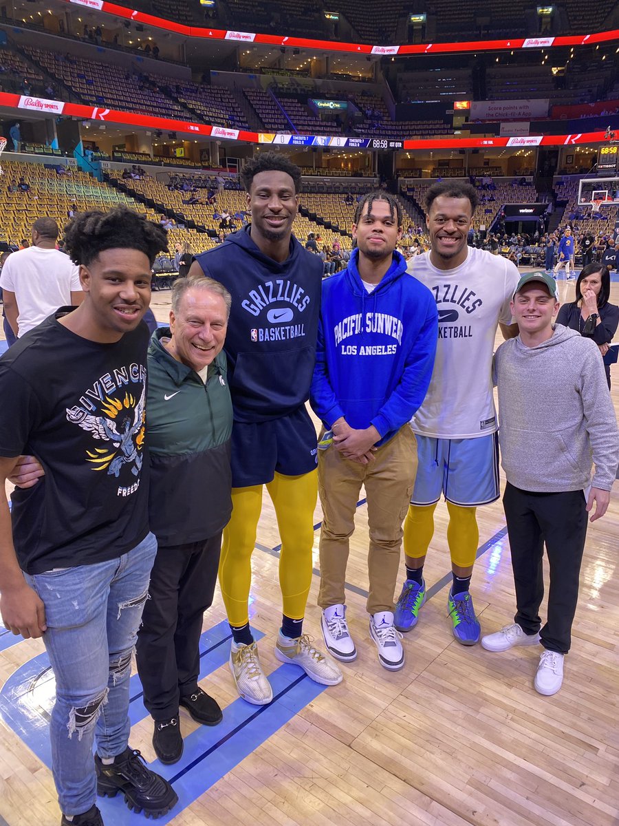 MSU_Basketball's tweet photo. What it’s ALL about 💚💙 https://t.co/DEVKzdSvh6