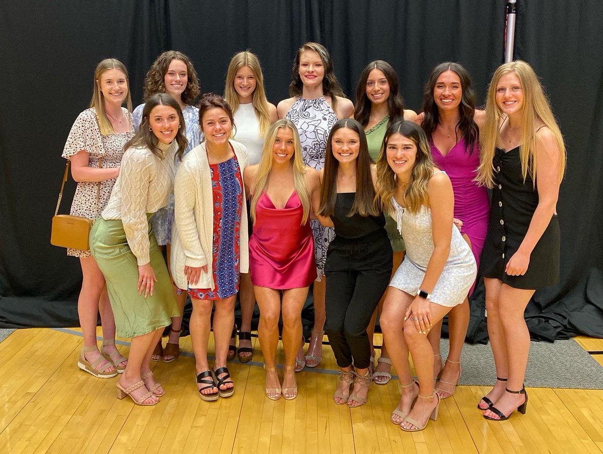 drurypanther_vb's tweet photo. 2021-2022 Drury Athletic Awards Banquet ✔️You ladies looked beautiful &amp; we are so proud to have you all represent our program! Congratulations to our senior Taylor Forth for winning the Panther Pride award trophy 🏆🐾 https://t.co/4bPuZv4w8k
