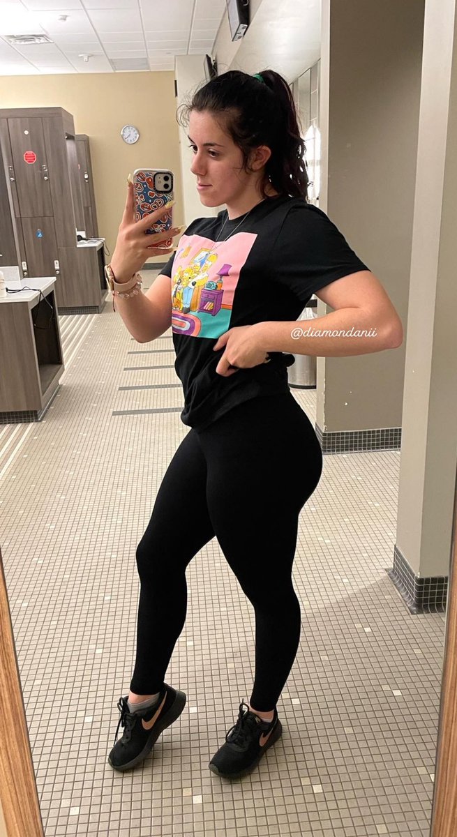 who’s addicted to tight, black leggings? don’t be shy, pindicks😈
