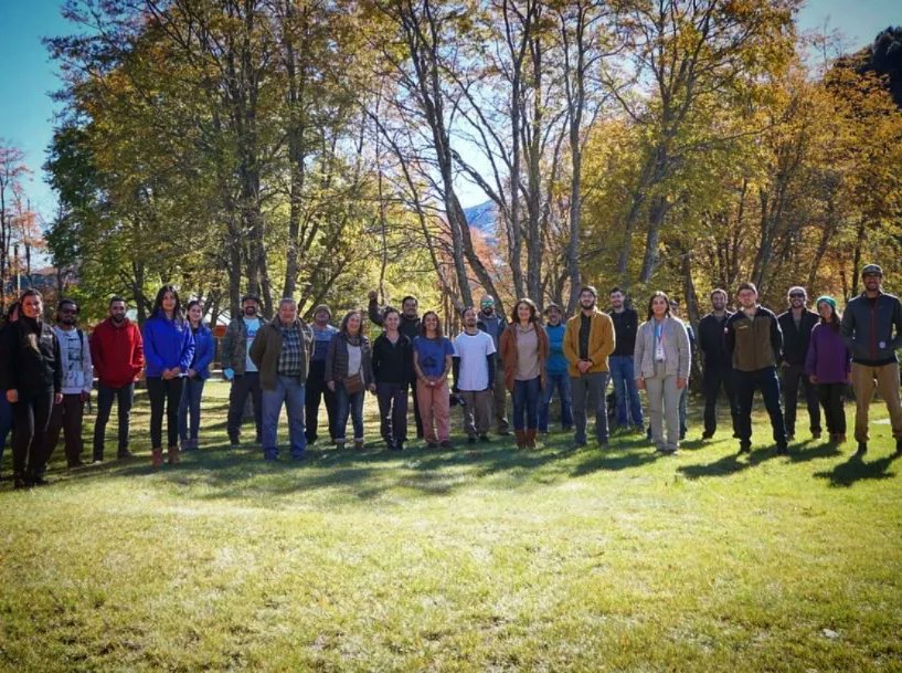 _MarioRivas's tweet photo. 🌳 Debemos avanzar en un turismo más sostenible, y hoy junto a @mmanuble colaboramos a través del Taller de Conservación del Huemul, una especie amenazada que habita en nuestra Reserva de la Biósfera Corredor Biológico Nevados de Chillán – Laguna del Laja 🦌 🚵‍♀ 🧗🏾‍♀️ https://t.co/ybAFOtK6sk