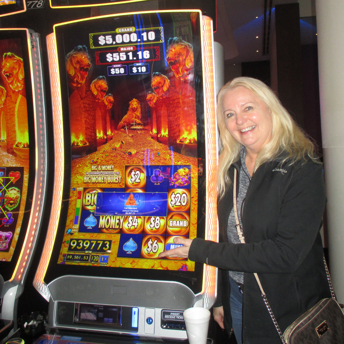 RCCasino's tweet photo. Introducing a new #RhythmWinner! Lea Sandoval hit the Big Money Burst and won $9397.73!
#RhythmCityCasino #Jackpot #DavenportIowa #QuadCities #slots #casino #BigMoneyBurst #winner #cash https://t.co/H3QxkoxHbu