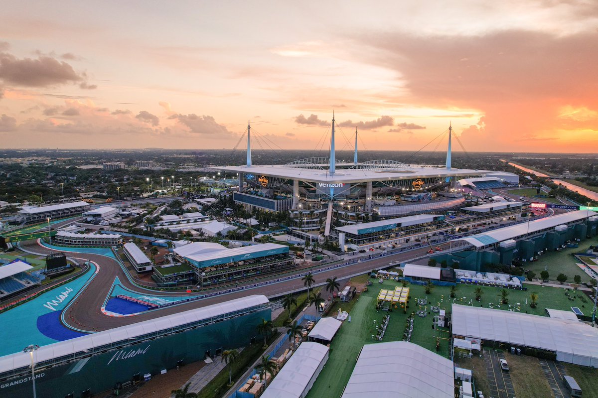 peterbeatz's tweet photo. Sunset over the track #MiamiGP #Formula1 #Miami #f1 #Grandprix https://t.co/8WyxVsx2RZ