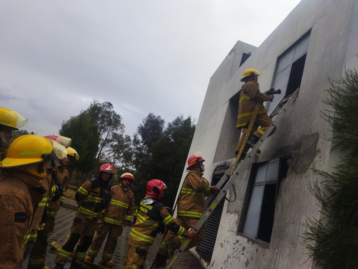PrevencionSer's tweet photo. Comenzaron los entrenamientos del Curso de Operaciones Avanzadas Contra Incendios, iniciamos con reconocimiento de equipos de protección e intervenciones básicas. SER PREVENCION https://t.co/IW9rALKN4U https://t.co/3Bh7oSJdaE