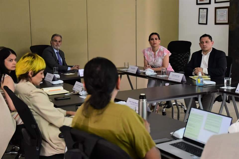 LorenaAlfaroG's tweet photo. En #Irapuato nos estamos sumando con @SECTURGTO, @M_AmbienteGto con la agencia alemana #Adaptour, que promueve acciones sustentables para combatir el cambio climático.
Trabajamos en proyectos de turismo de naturaleza y de areas naturales protegidas para nuestro municipio. 🌳♻️ https://t.co/wcnweWO83I