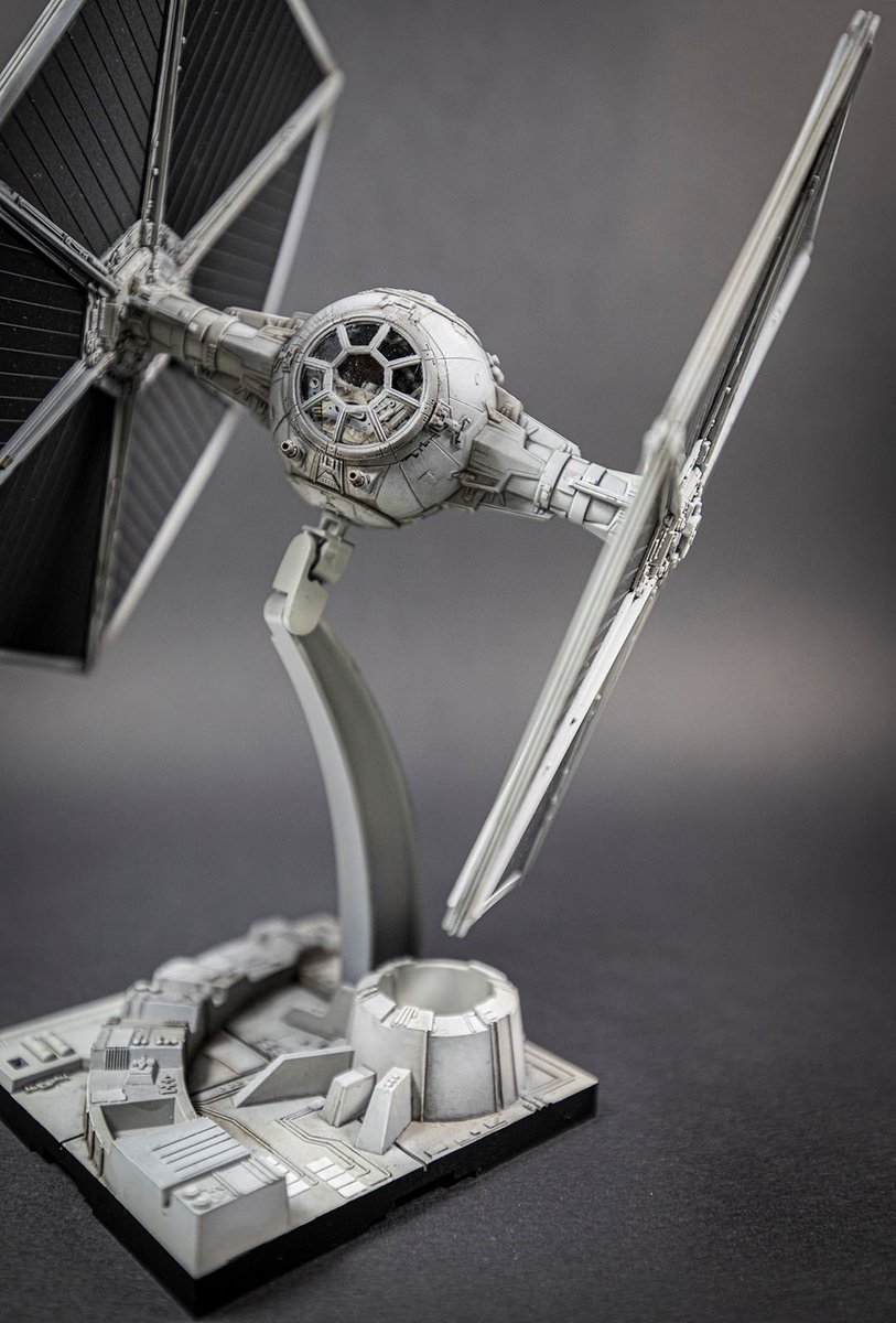 Fbrothersdesign's tweet photo. Everlasting TIE Fighter. Just to show the other side too ✨More photos on my instagram https://t.co/FOydHbvBMu As always with @vallejocolors paints 😎 #StarWars https://t.co/pbRVRihNFk