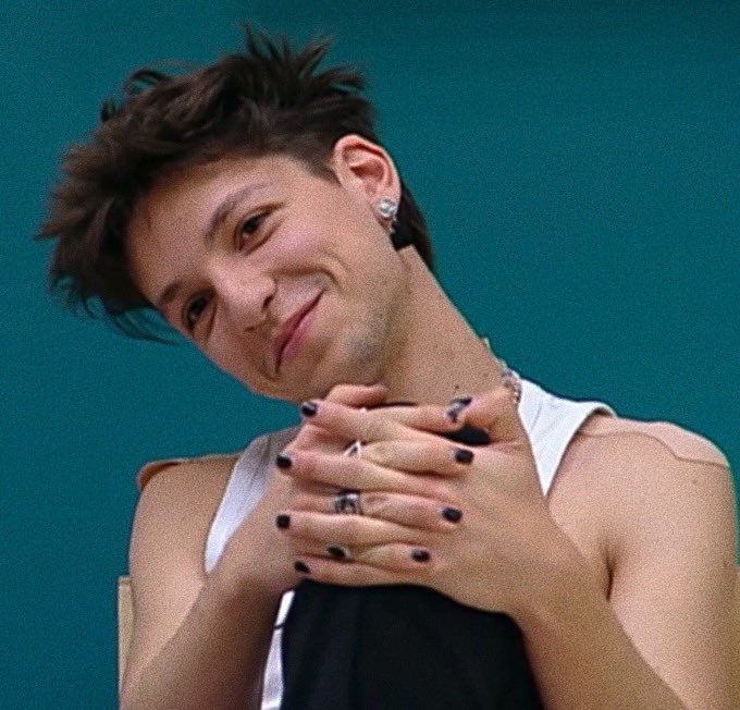 saaane33333's tweet photo. Voglio prendere un palo anch’io da Luigino ed essere guardata così😩🫀#caroligi #Luigi #Carola #Amici21 https://t.co/B8j2trsGZ6