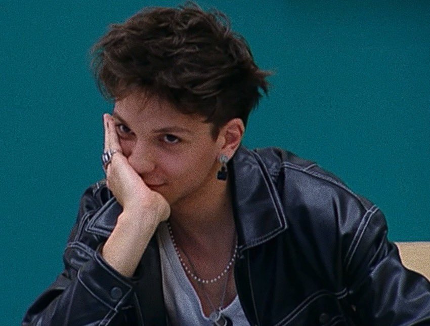 saaane33333's tweet photo. Voglio prendere un palo anch’io da Luigino ed essere guardata così😩🫀#caroligi #Luigi #Carola #Amici21 https://t.co/B8j2trsGZ6
