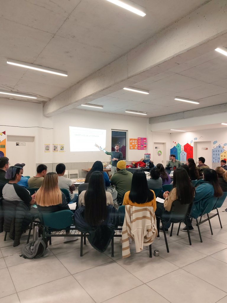 PachuPaniego's tweet photo. Hoy arrancamos con #aPRENDOcripto: el primer ciclo de talleres de @proof_integrity para acercar la educación financiera y el acceso al ecosistema cripto 🚀🙌🏻 https://t.co/oEgajRL1ru