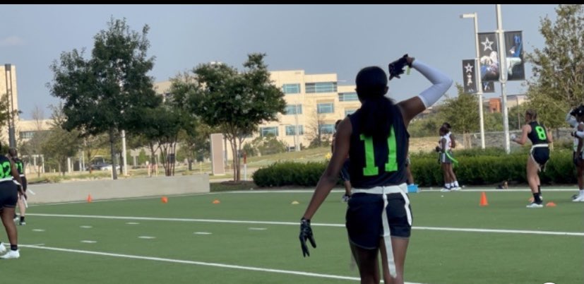 TrinityS_21's tweet photo. I know I’m late to post this but 🤷🏾‍♀️. Nonetheless this experience is nothing less than amazing and memorable! Glad I was invited to the 7v7 and met amazing athletes and coaches. https://t.co/9ujZGfhKdk