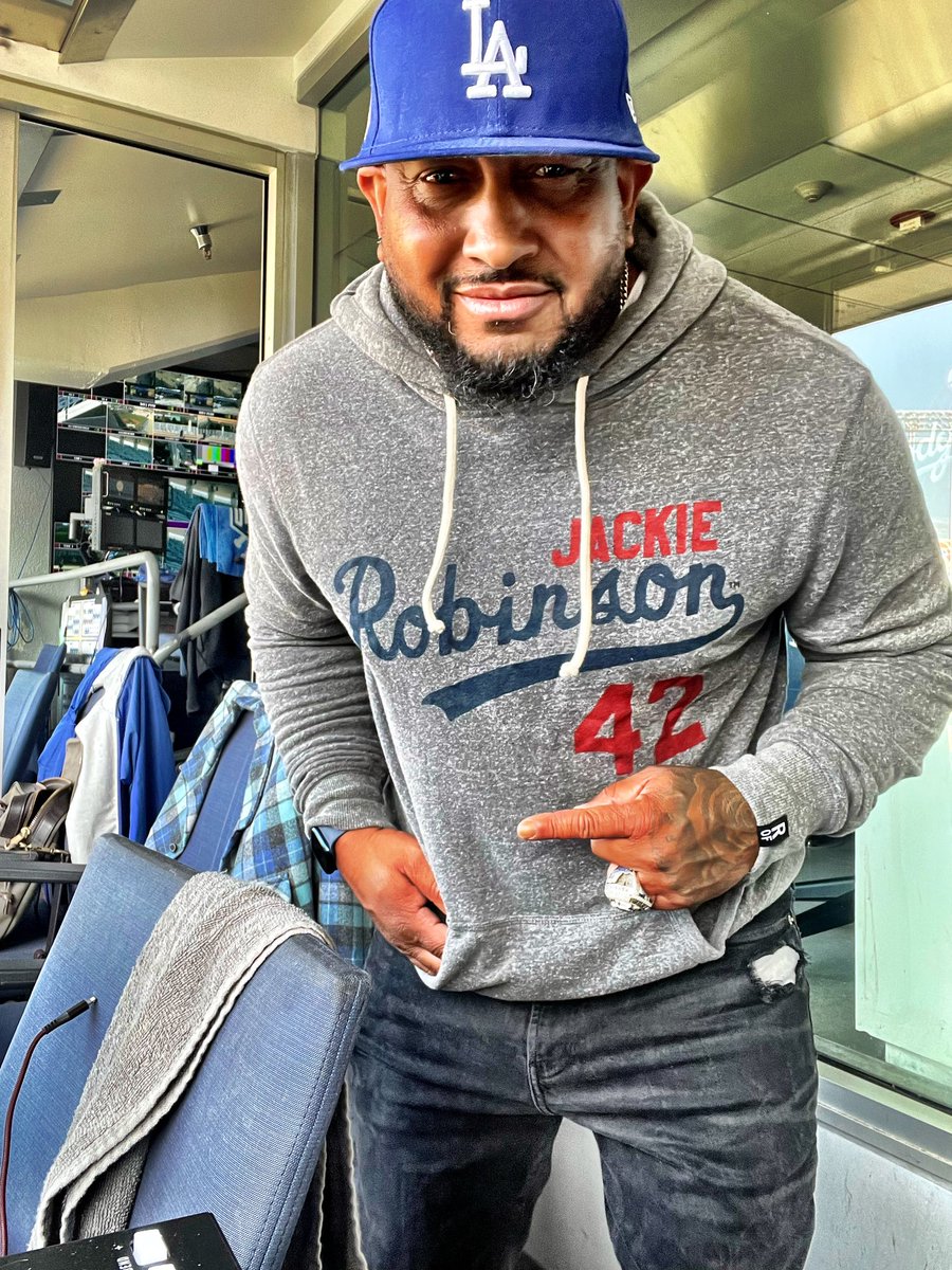 djsevere's tweet photo. @rootsoffight rocking my #JackieRobinson42 Drip …Let’s Go #Dodgers #MLBDJ https://t.co/7dptFEqX9Y