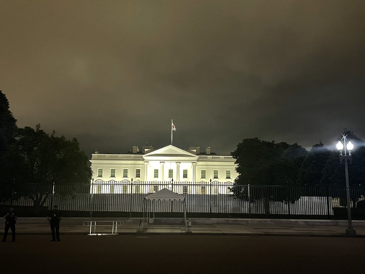 JenDeJournett's tweet photo. #WhiteHouse #DayInTheLife #PoliticalMom https://t.co/cj6eUZyfoq