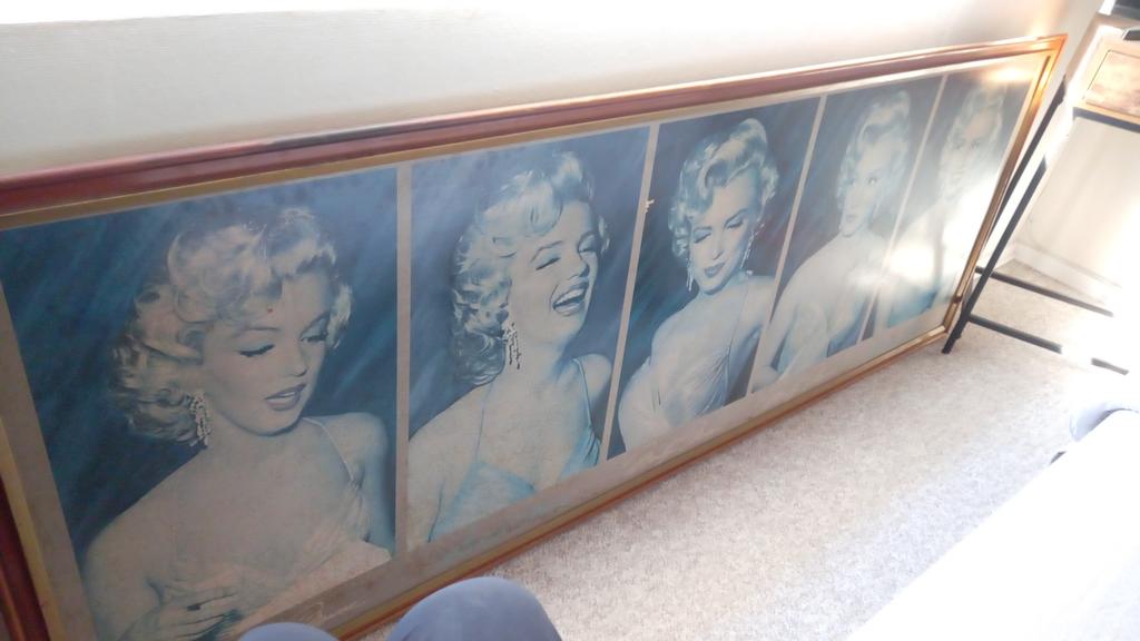 PATRICIO_3D's tweet photo. RT Vendo reliquia, cuadro gigante antiguo de #Marilyn #Monroe, de los 60s, traído de USA. Salió en reportaje en diario las últimas noticias, (foto), medidas aprox. 1.98 x 0.70 @milla_viera @sergiolagos @kingarturo23 @CharlesAranguiz @JPQueralto @PanchoSaavedLqh @camila_vallejo https://t.co/gWAFxpUwuA