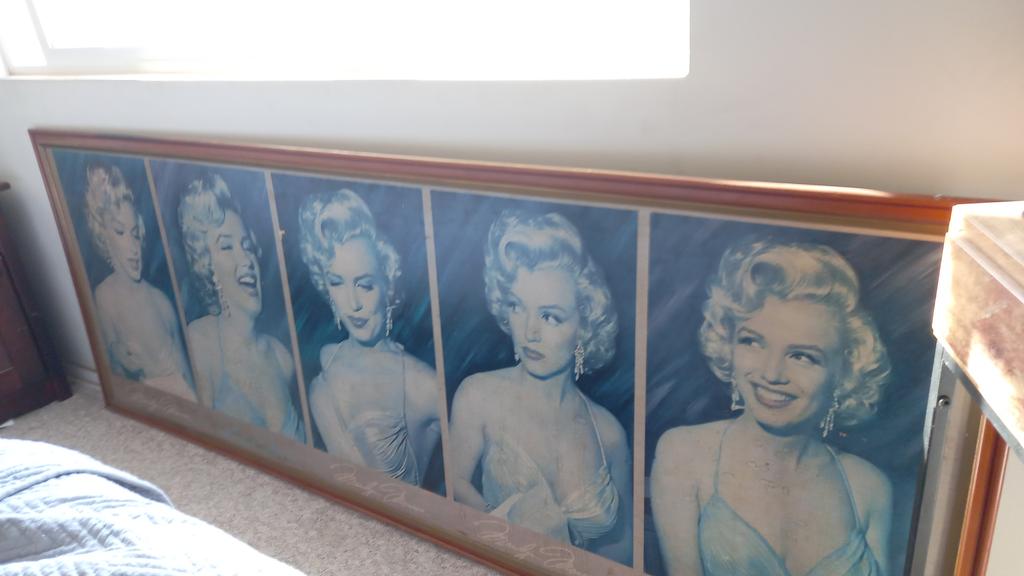 PATRICIO_3D's tweet photo. RT Vendo reliquia, cuadro gigante antiguo de #Marilyn #Monroe, de los 60s, traído de USA. Salió en reportaje en diario las últimas noticias, (foto), medidas aprox. 1.98 x 0.70 @milla_viera @sergiolagos @kingarturo23 @CharlesAranguiz @JPQueralto @PanchoSaavedLqh @camila_vallejo https://t.co/gWAFxpUwuA