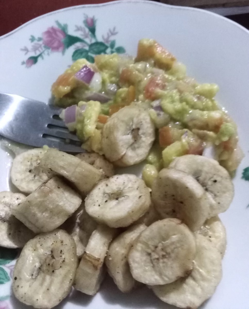 LINDA_LUZ's tweet photo. Pal el #desbolate = tajaditas de #guineo=🍌Verde y #guacamote,, 😋. ,, 🧜🏻♀️🏍️🍊#naranja ↪️ #cdmaA esta mañana. #pelotón de 🚴🏻♂️🚴♂️🚴♂️🚴🏻♂️anoche. Hasta MAÑANA MIS . NIÑOS 🥱😉😴 https://t.co/Kg8cw6x4Bh