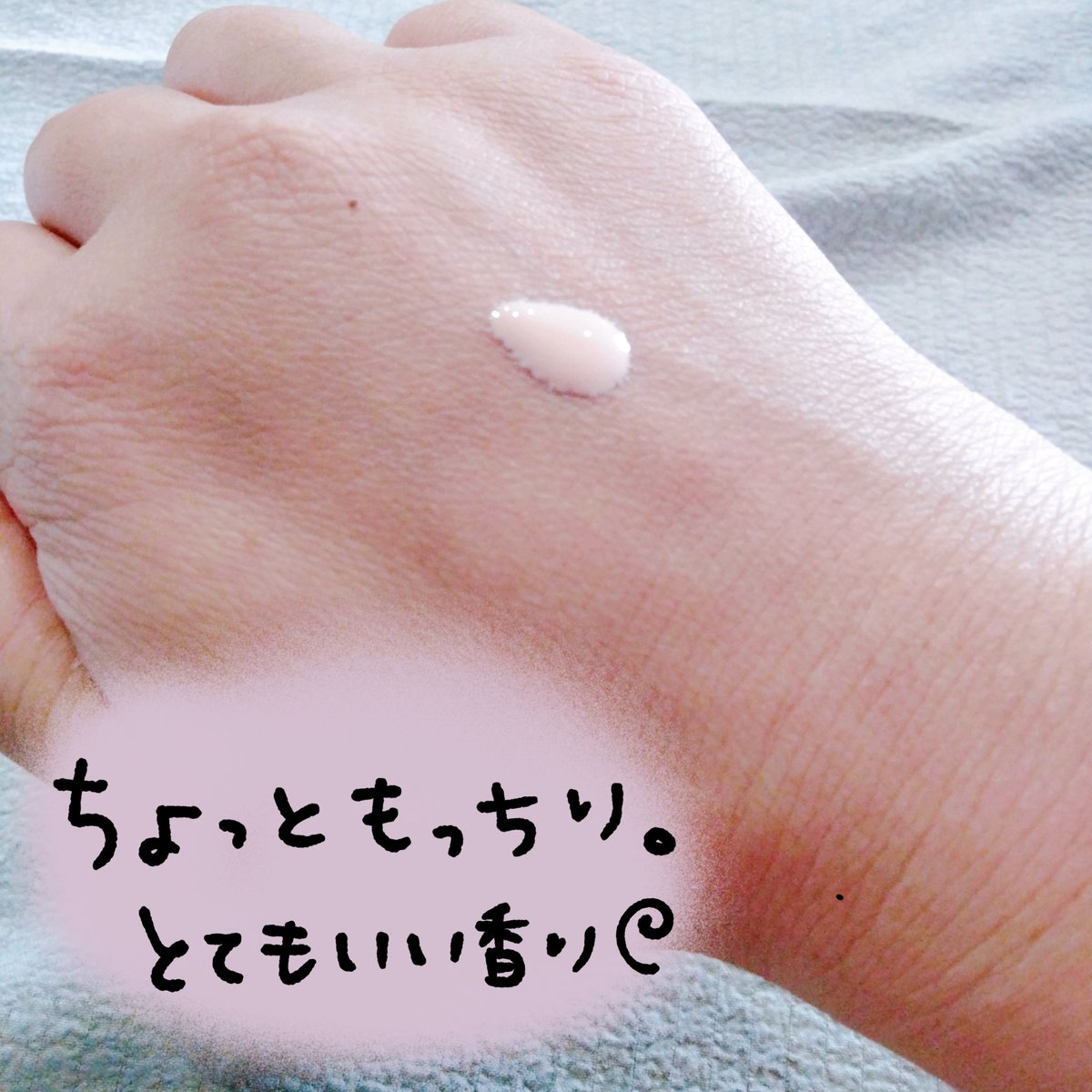 kvvtaro's tweet photo. ライトフル C+ ティンティッド プライマーお試し。
振るタイプはなんか乾燥するイメージあったけど、これ本当にうるうる!あといい香り♡
#MACLIGHTFULC
#MACライトフルC
#WATERGLOW
#WATERGLOW_JP
#サクラスキン
#提供 https://t.co/6hhCNYHCBp