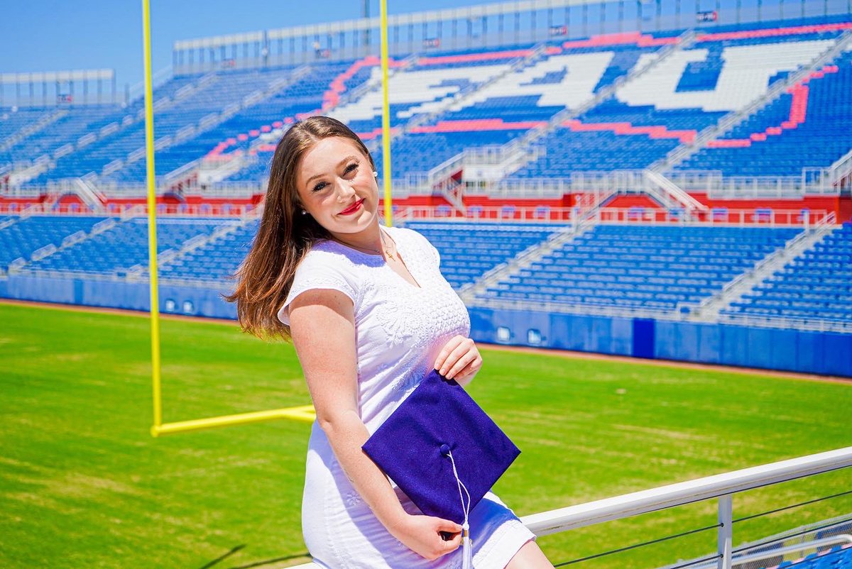 jkarlss09's tweet photo. @FloridaAtlantic It’s Grad Season! 👩‍🎓 
#grad2022 #faugrad #WinningInParadise https://t.co/GLd3Jfc7L0