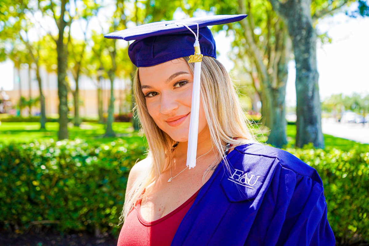 jkarlss09's tweet photo. @FloridaAtlantic It’s Grad Season! 👩‍🎓 
#grad2022 #faugrad #WinningInParadise https://t.co/GLd3Jfc7L0