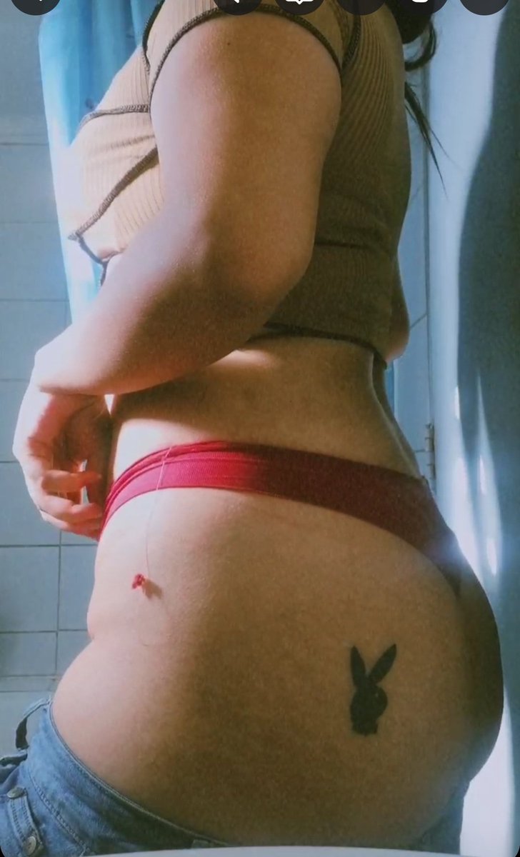 Bvd_girrl's tweet photo. Holi, no se si sepan pero tw ahora tiene un tipo de CF y estaba pensando en subir ahí contenido más explícito uwu, obviamente si quieren estar dentro tienen que comprar la "entrada" jsjsjs, así que si estas interesadx deja tu comentario aquí abajito y yo te hablaré❤️❤️ https://t.co/zwR4GoqGcn