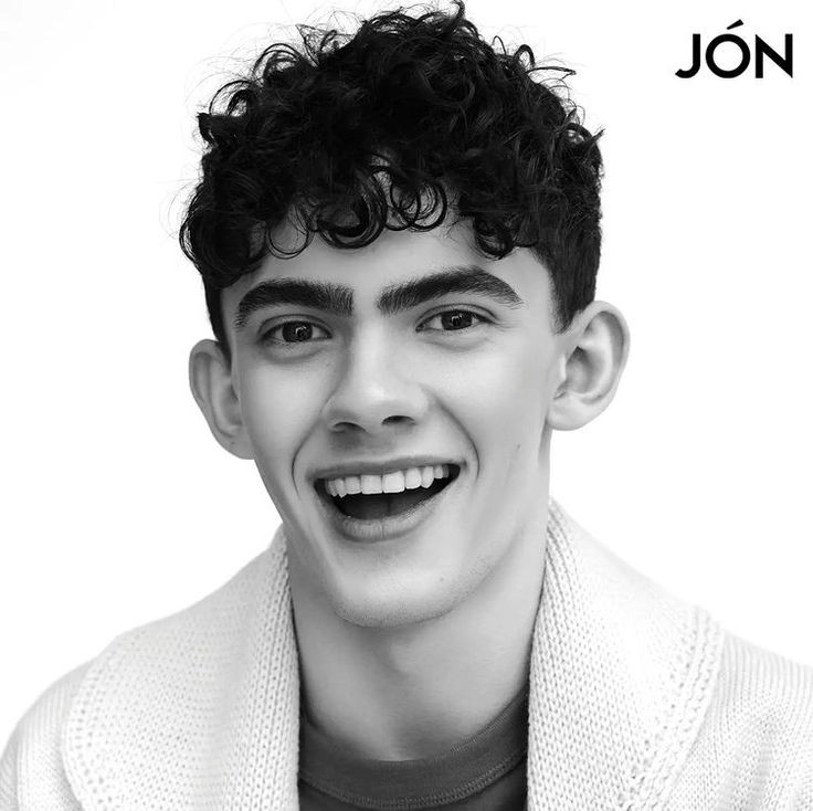 yufanvibess's tweet photo. ♡– au heartstopper –♡
          Little Star

Nick Nelson, un amante de la música, asiste a una audición en el programa Young Stars, el más famoso y reconocido de Londres. Allí, Charlie Spring, vocalista de la banda famosa "BOYZ" lo mira y siente un flechazo por él. https://t.co/QInQw5SQTb