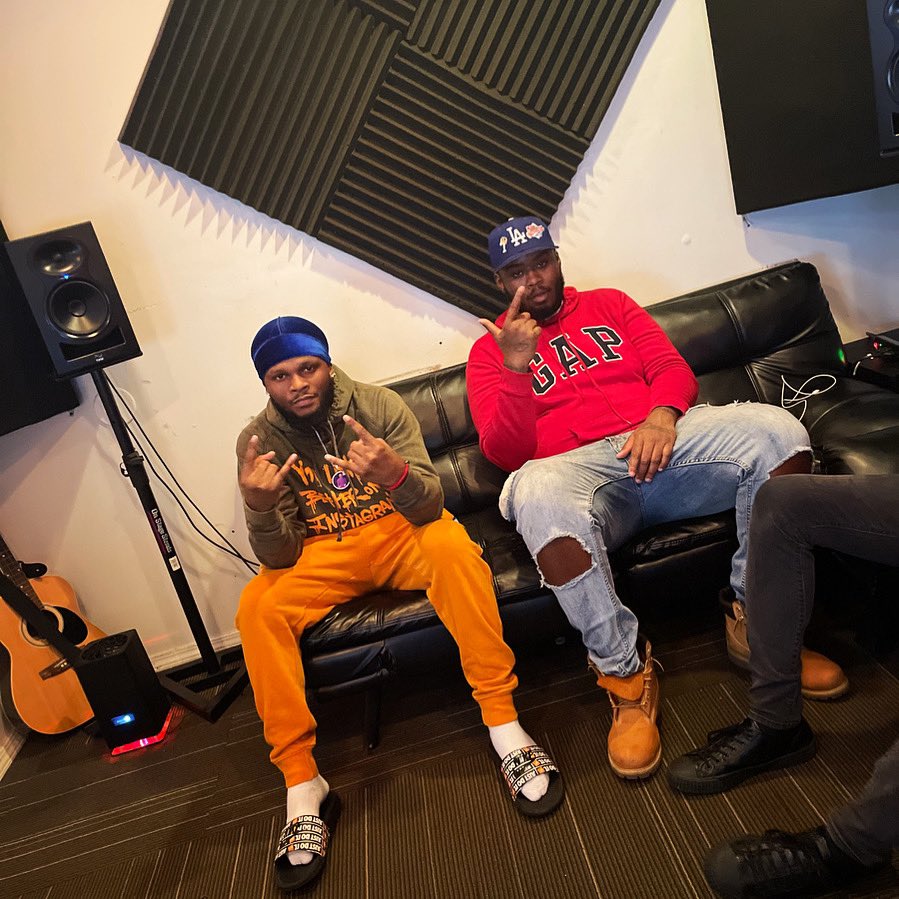 KiloTheDreamer's tweet photo. @Bigchoppa_223 Smoke 💨 is free 🅿️
.
.
@ZachEngineer @enviyon_studios
.
.
#kilothedreamer #bigchoppa223 #enviyonstudios #undergroundhittas #musicartists #chicagoartists #rappers #newmusicotw #newmusic #viral #honchogang #mzritason https://t.co/BN6r0QV446