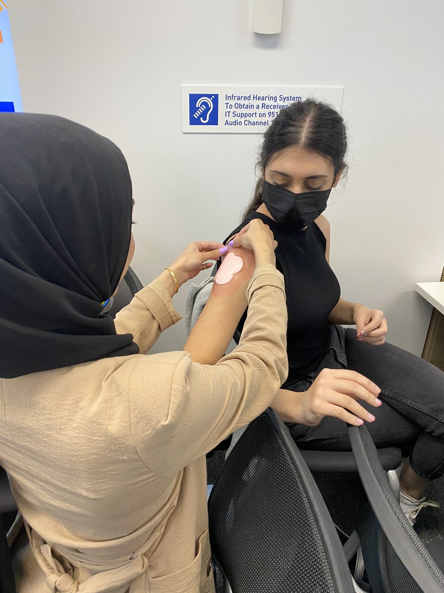RCatanz3's tweet photo. Second year UTS MPharm students putting into practice their wound care management skills with the help of Smith+Nephew Australia @SmithNephewPLC @UTS_GSH https://t.co/ffOIUyRSH2