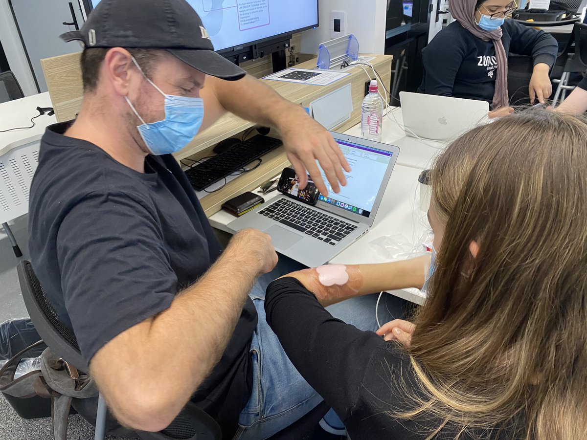 RCatanz3's tweet photo. Second year UTS MPharm students putting into practice their wound care management skills with the help of Smith+Nephew Australia @SmithNephewPLC @UTS_GSH https://t.co/ffOIUyRSH2