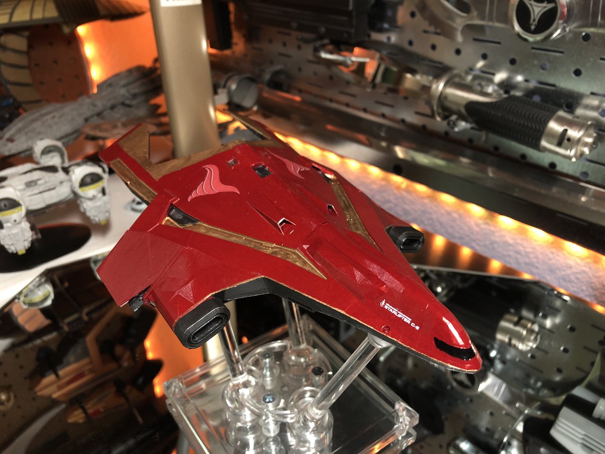 GeekToyLove's tweet photo. The final detail added to the Starlifter C2 Hercules and it is ready to fly outta here #2022Commissions #GeekDen https://t.co/iTu4dmAR6l