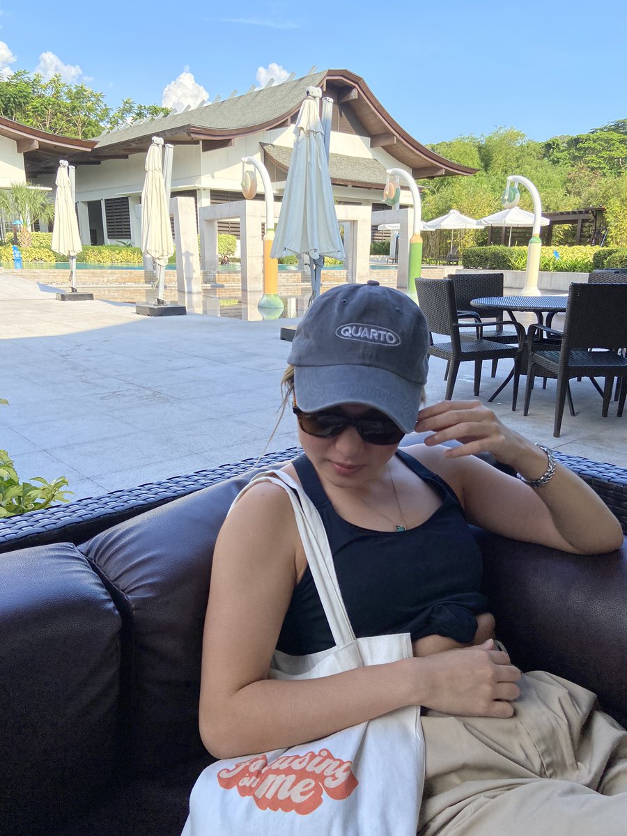 wearquarto's tweet photo. beach days with our tote bag and quarto cap >>> https://t.co/v9LG8Y3nqX