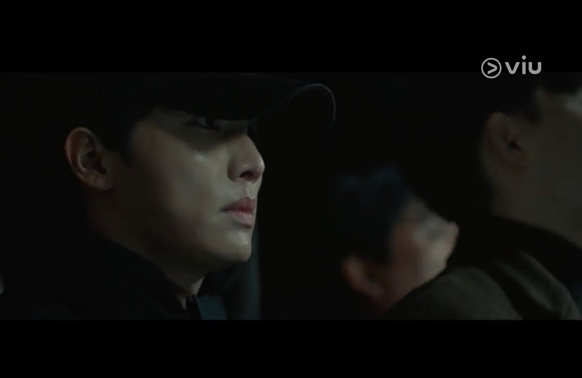 TteokShow's tweet photo. #Mouse executed limited omniscient narration SO WELL. #MouseThePredator (thanks @OsafoRegina1 for the reco!) features the same events, but it feels like a different show because they changed the narrator.
I'm IN AWE of the production team; more quality #kdramas like these pls! https://t.co/ZBommcaIOt